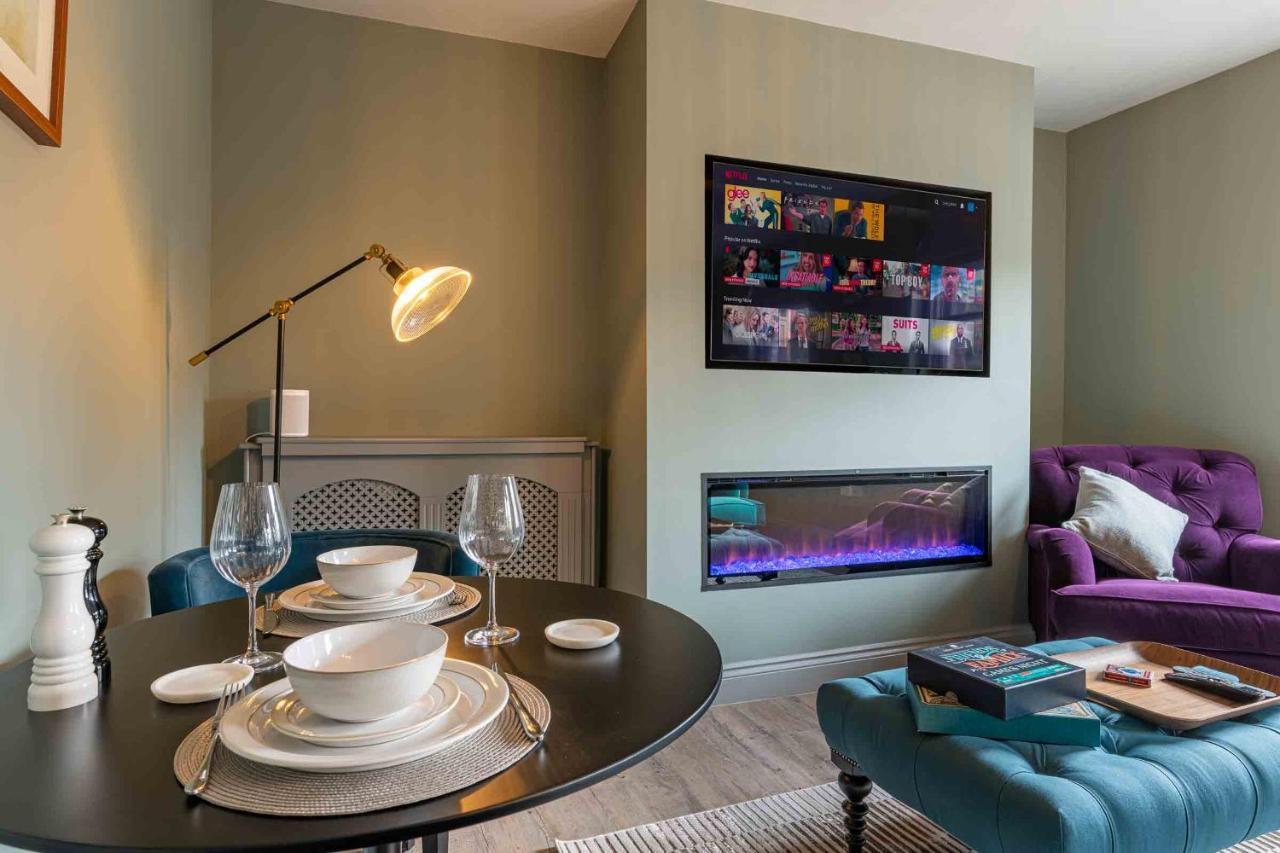 Beautiful Modern 1 Bedroom Apartment, City Centre Бат Екстериор снимка