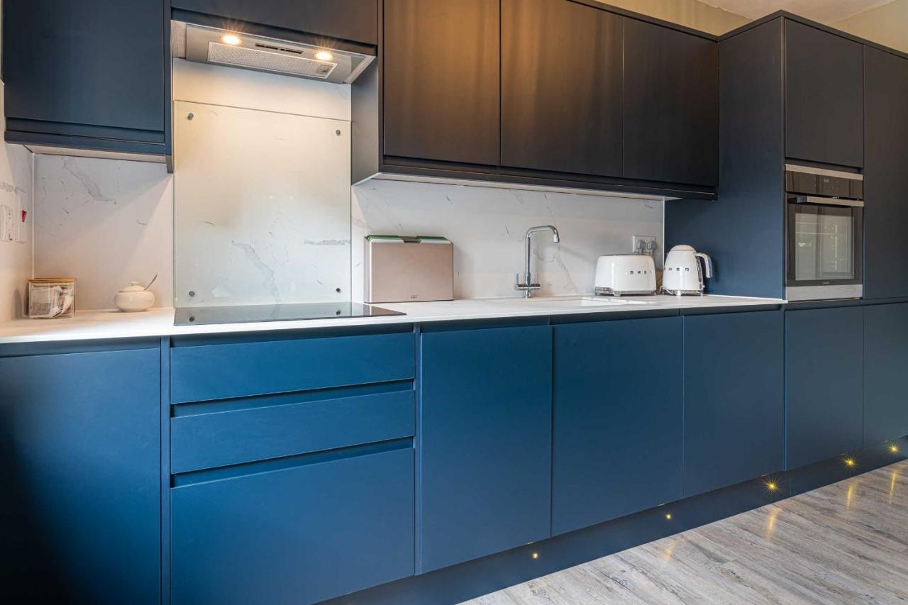 Beautiful Modern 1 Bedroom Apartment, City Centre Бат Екстериор снимка