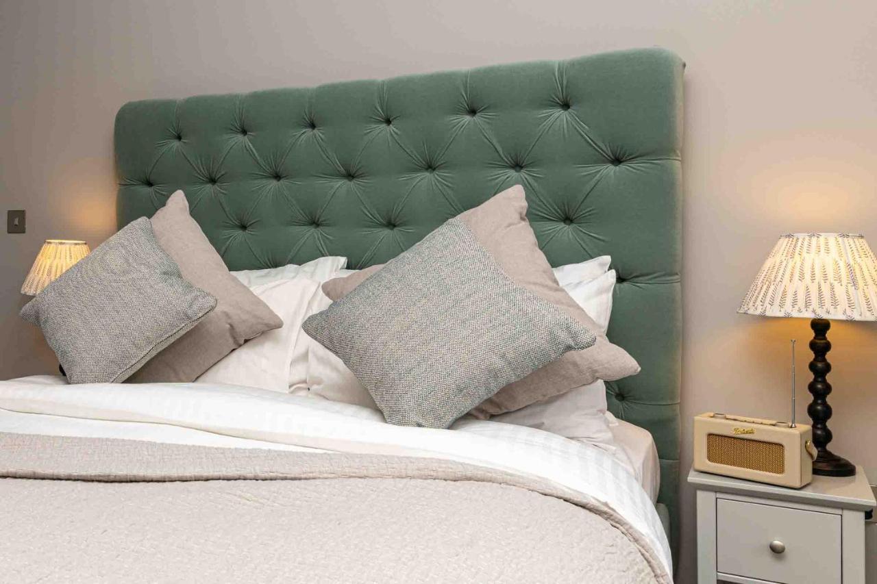 Beautiful Modern 1 Bedroom Apartment, City Centre Бат Екстериор снимка