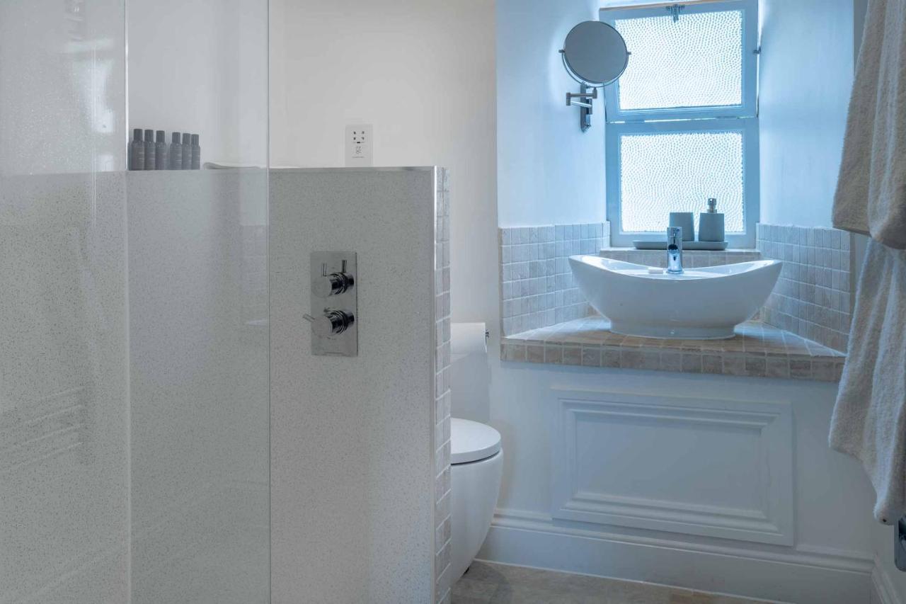Beautiful Modern 1 Bedroom Apartment, City Centre Бат Екстериор снимка
